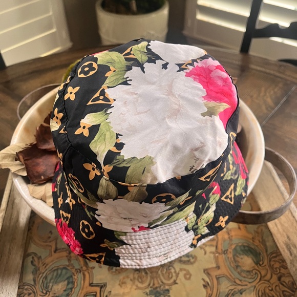 🩷🎉NWT 🎉🩷 FAUX LV BUCKET HAT - Picture 9 of 12